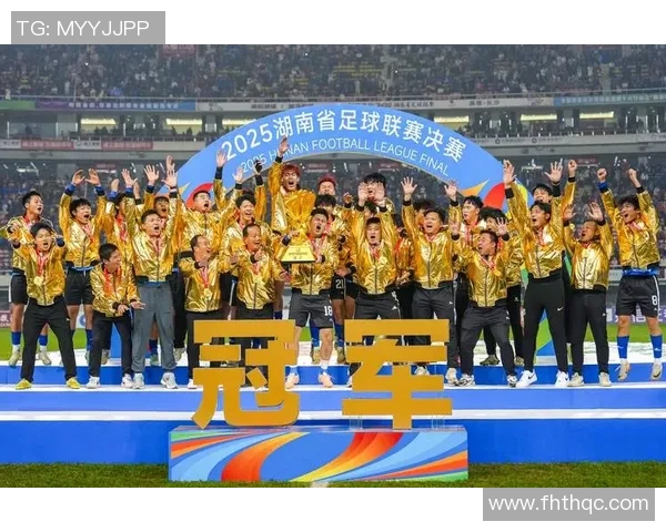 小学生足球明星的感人事迹与成长历程展现了梦想与努力的力量